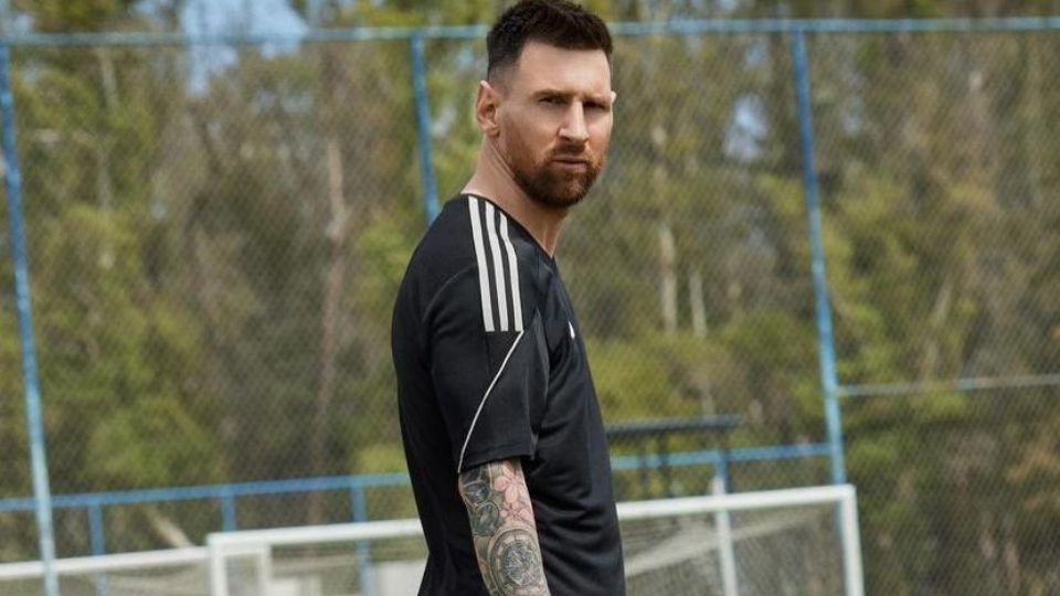 El argentino Lionel Messi arribó este martes a Miami para firmar su contrato con Inter