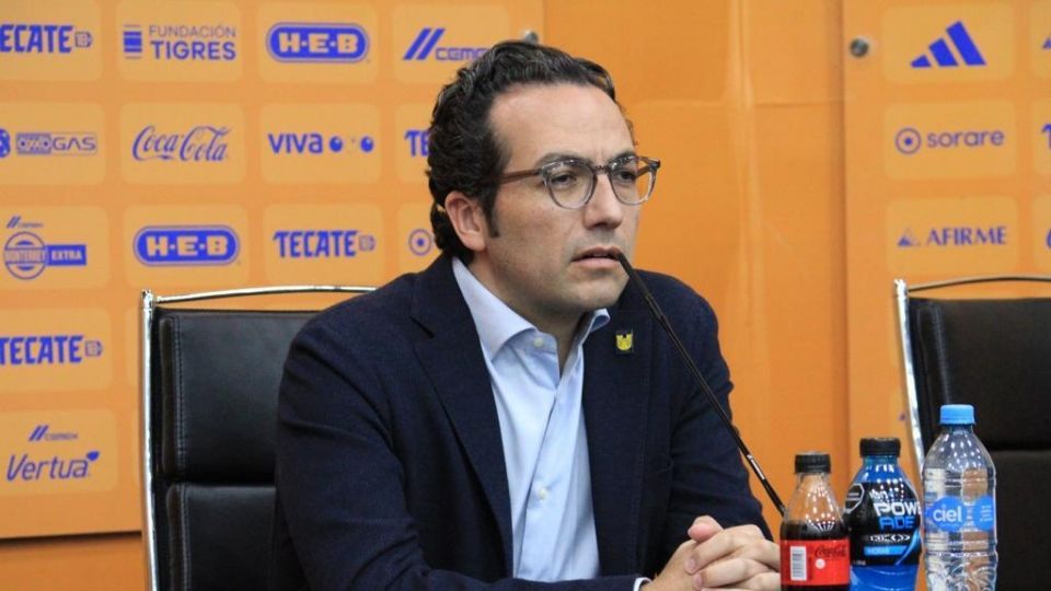 Mauricio Culebro, presidente de Tigres, en conferencia de prensa.