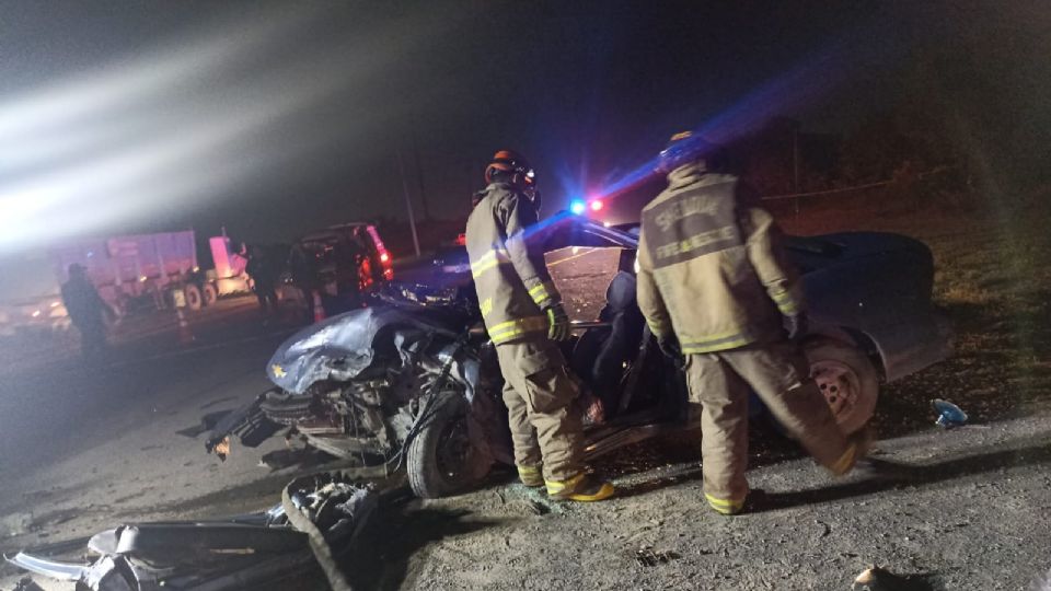 Choque de autos deja un muerto en Pesquería | Facebook / Protección Civil y Bomberos Pesquería