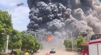 Explosión de planta de químicos provoca fuerte incendio en China