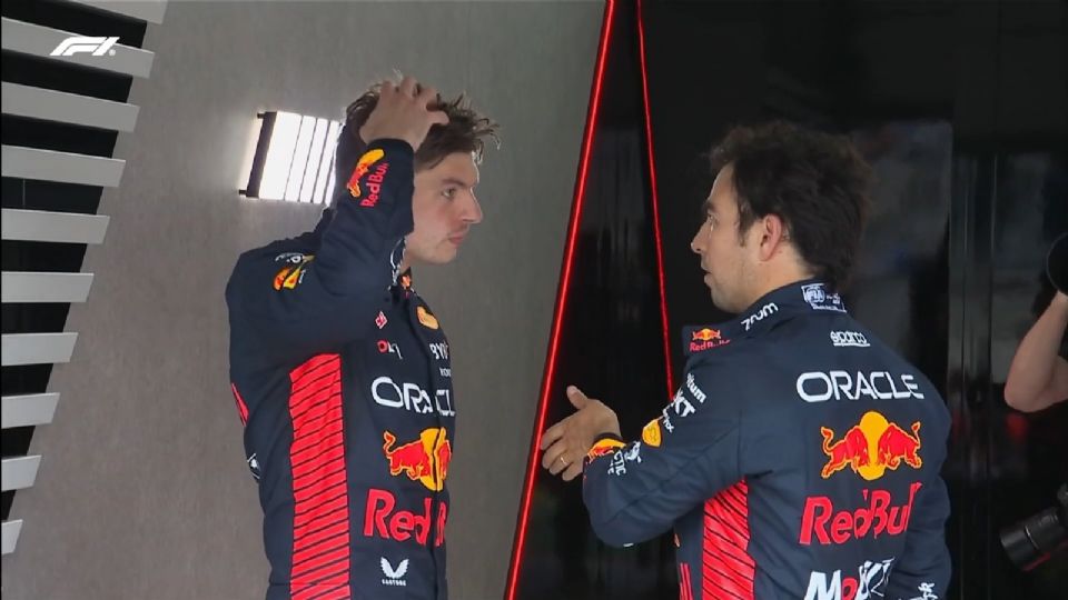 Tras el Sprint en Austria, Sergio Pérez y Max Verstappen intercambiaron palabras, y es que al principio de la carrera hubo un contacto entre ellos que los pudo haber dejado fuera de competencia.