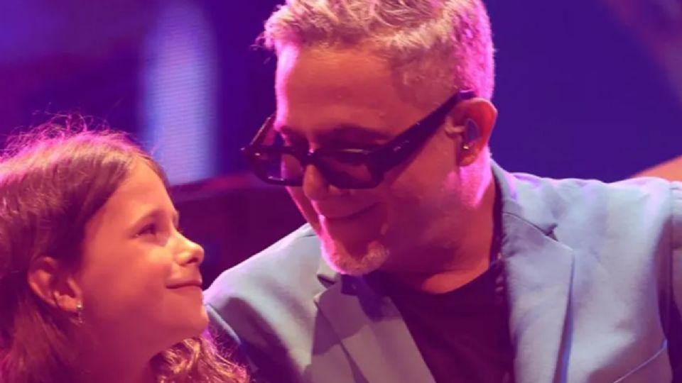 Alejandro Sanz junto a su hija Alma.