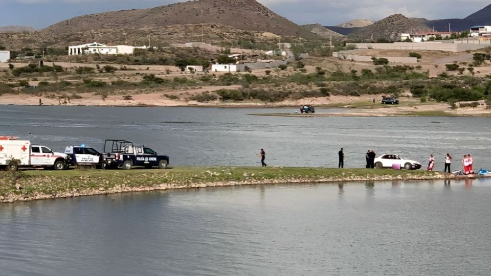 Autoridades buscando los cuerpos de padre e hija que se ahogaron en la presa Chihuahua