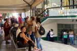 Denuncian filas de hasta 2 horas para cobrar pensión en el Banco del Bienestar