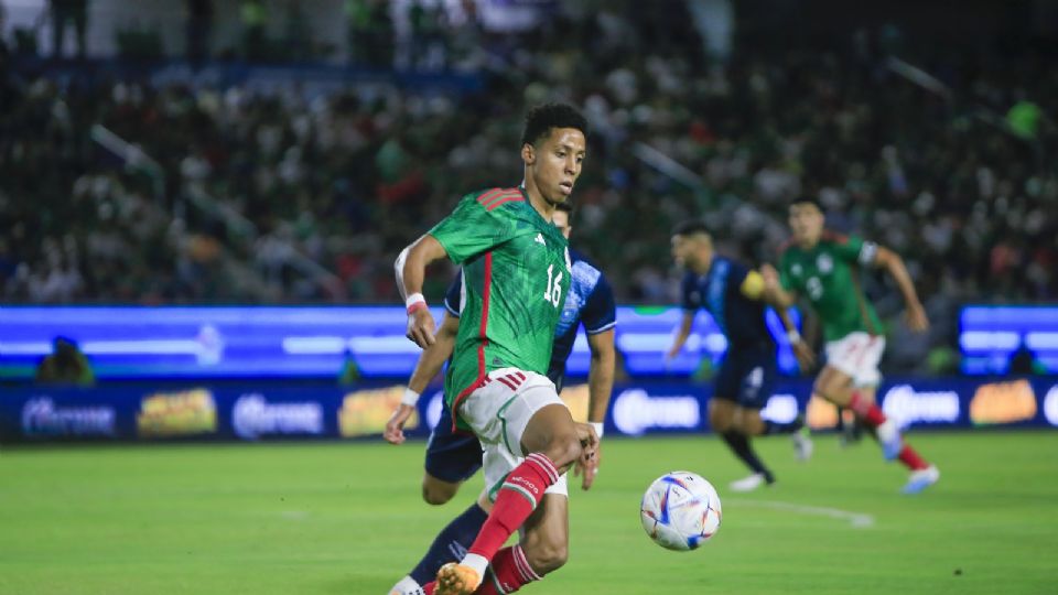 Ozziel Herrera en partido con la Selección Mexicana.