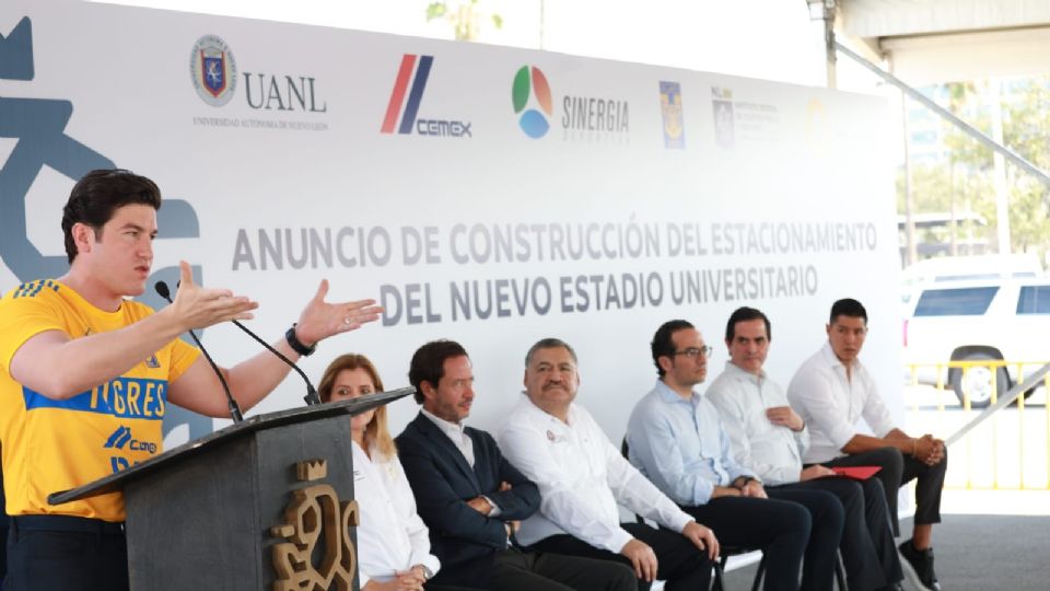 El gobernador de Nuevo León, Samuel García, participó en el anunció de la construcción de un estacionamiento para el nuevo Estadio Universitario, de Tigres