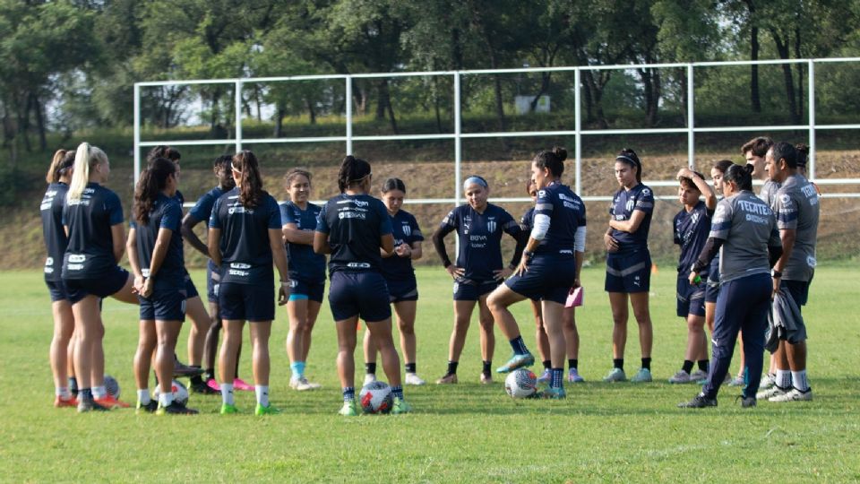 Las Rayadas, dirigidas por Eva Espejo, inician este viernes un torneo en el que la obligación es pelear nuevamente por el campeonato