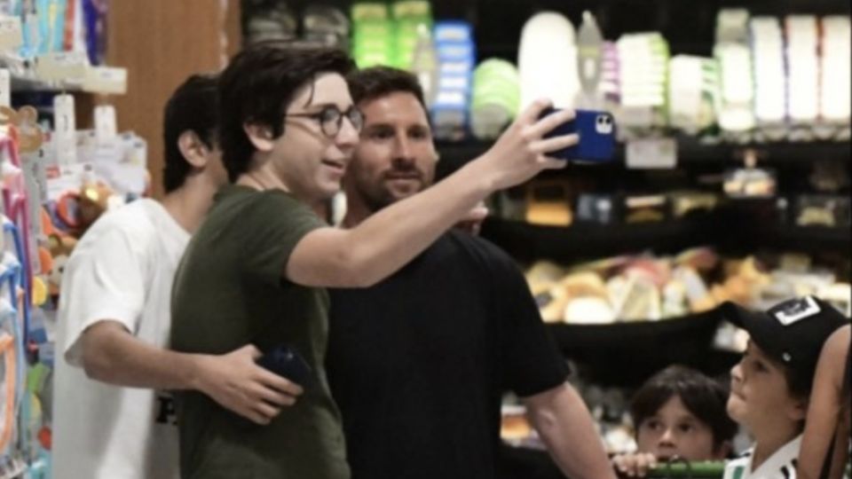 El argentino Lionel Messi causó furor en un supermercado en Miami al que acudió con su familia