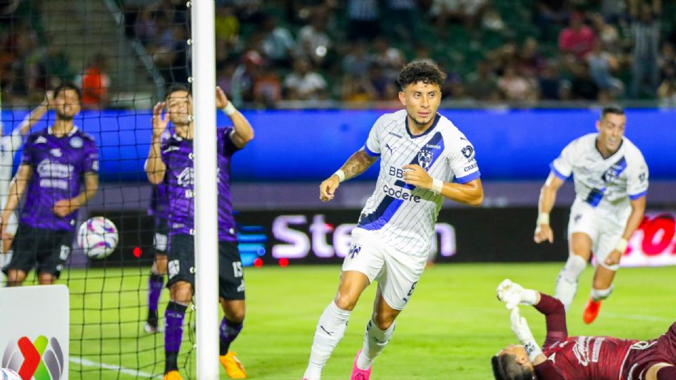 Joao Rojas celebra su anotación ante Mazatlán