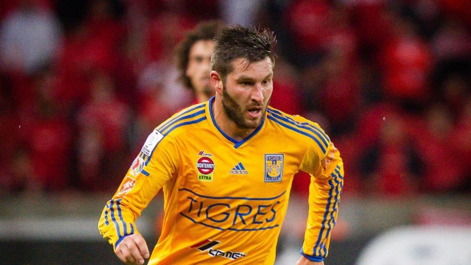 Un 15 de julio de 2015, André-pierre Gignac tuvo su primer duelo oficial defendiendo la camiseta de Tigres y enfrentando a Inter de Porto Alegre en Brasil.