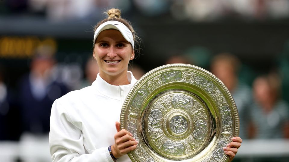 La tenista checa, Marketa Vondrousova, sorprendió en la final a la favorita, la tunecina Ons Jabeur, finalista el año pasado también.