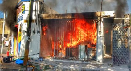 Incendio consume negocio de serigrafía en Monterrey