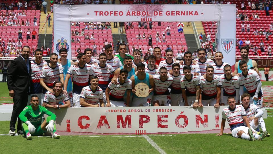 Guadalajara venció en serie de penaltis al cuadro español tras empatar el global con goles de Pável Pérez y Yael Padilla.