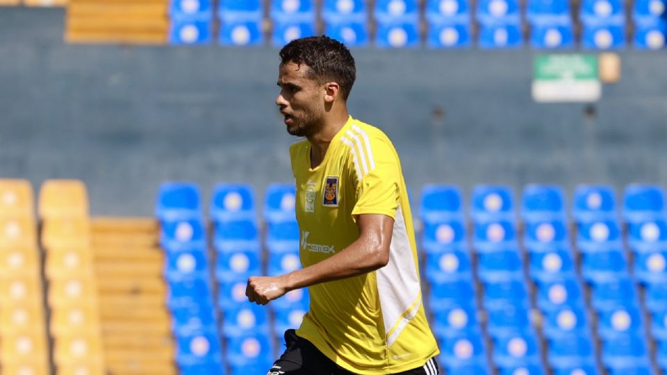 Diego Reyes durante un entrenamiento con Tigres