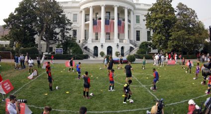 Jardines de la Casa Blanca se transforman en canchas de futbol