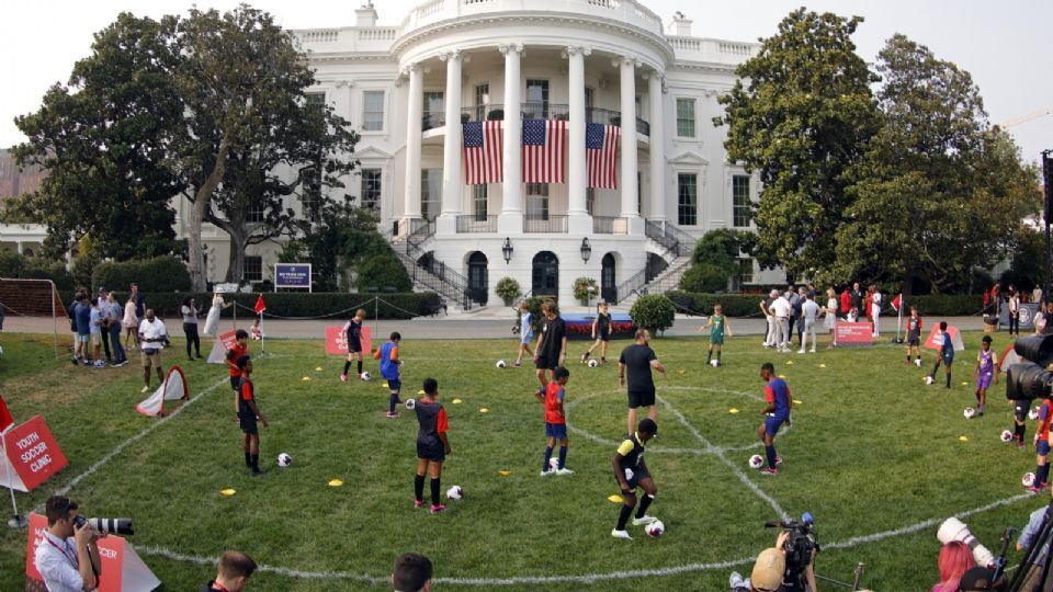 Los jardines de la Casa Blanca fueron acondicionados para convertirse en canchas de futbol temporales