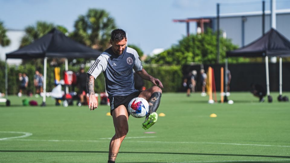 Lionel Messi en entrenamiento con Inter Miami.