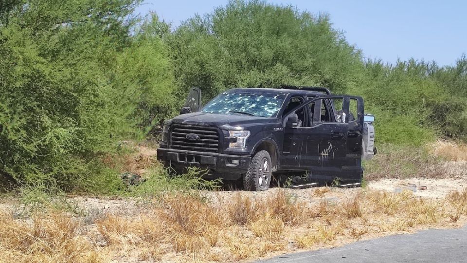 Camioneta baleada durante el enfrentamiento.