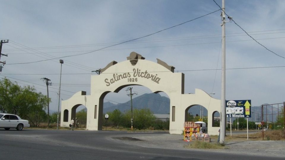 Entrada principal del municipio de Salinas Victoria.