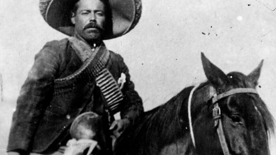 Pancho Villa con su caballo.