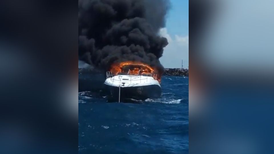 Yate incendiado en Yucatan