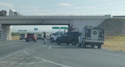 Encuentran cuerpo colgado en puente de autopista a Nuevo Laredo