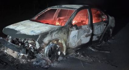 Hallan 2 cuerpos calcinados adentro de auto en Los Ramones, Nuevo León