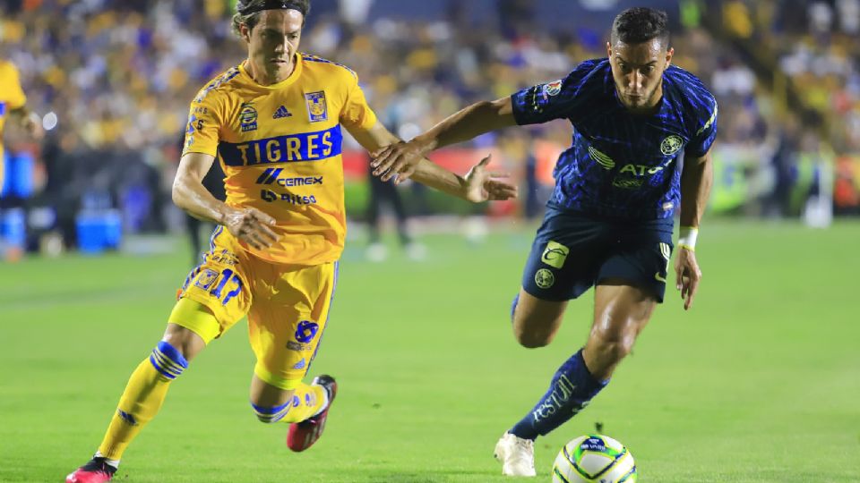 Sebastián Córdova y Alejandro Zendejas en el más reciente partido de Liga MX entre Tigres y América, que serán protagonistas de un encuentro amistoso en Estados Unidos en Septiembre