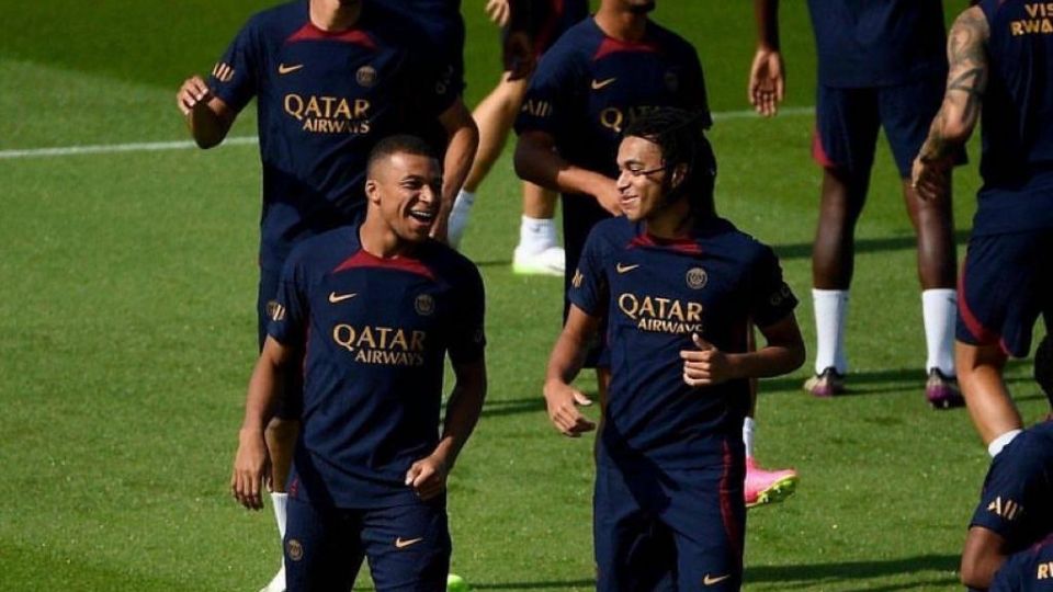 Kylian Mbappé durante sesión de entrenamiento con PSG.