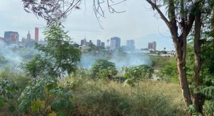 Se registran 2 incendios simultáneos en el lecho del río Santa Catarina