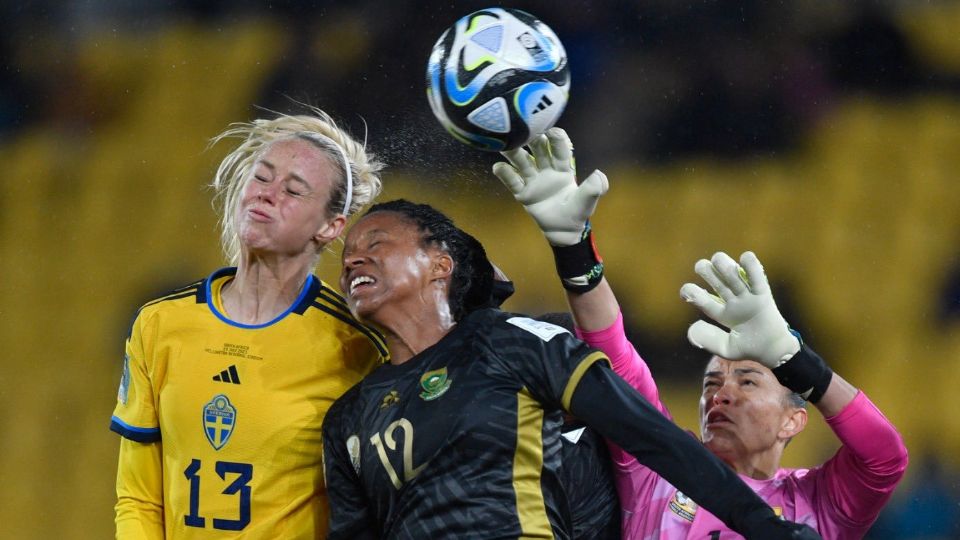 La jugadora de Rayadas, que disputó todo el encuentro, no pudo evitar la derrota de 2-1 de su selección ante Suecia.