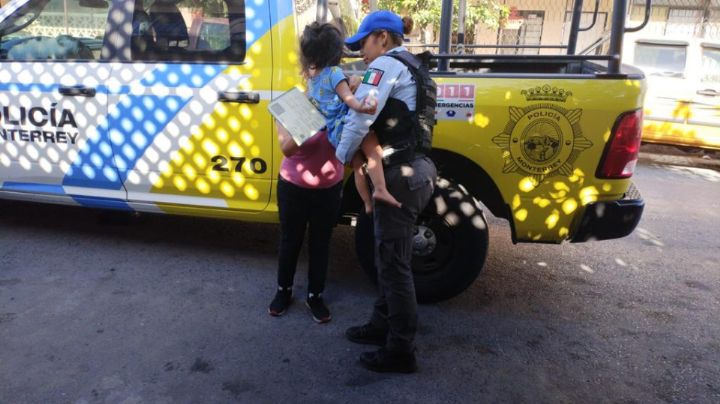 Entregan a niña de 2 años que salió de su casa para buscar a su abuelita en Monterrey