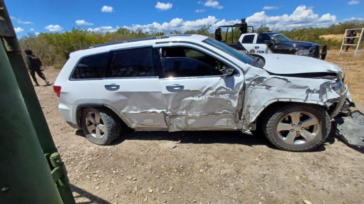 Fuerza Civil decomisa camioneta blindada; civiles armados huyen