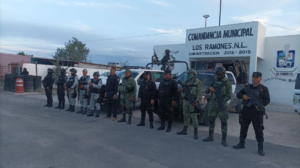 Miembros del Ejército en Los Ramones