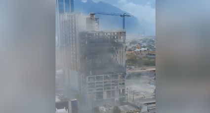 Ventarrones derriban material de edificio en Monterrey