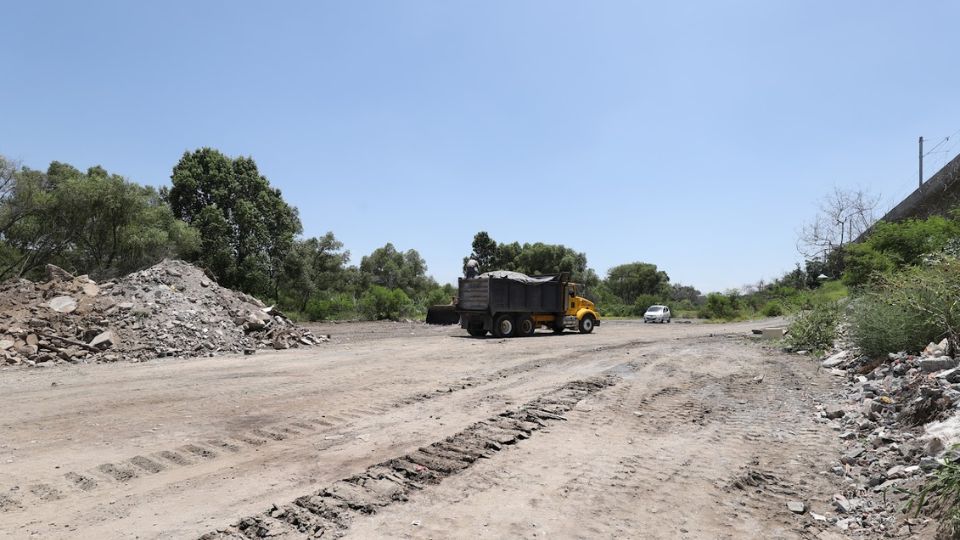 Zona del río Santa Catarina intervenida por maquinaria pesada