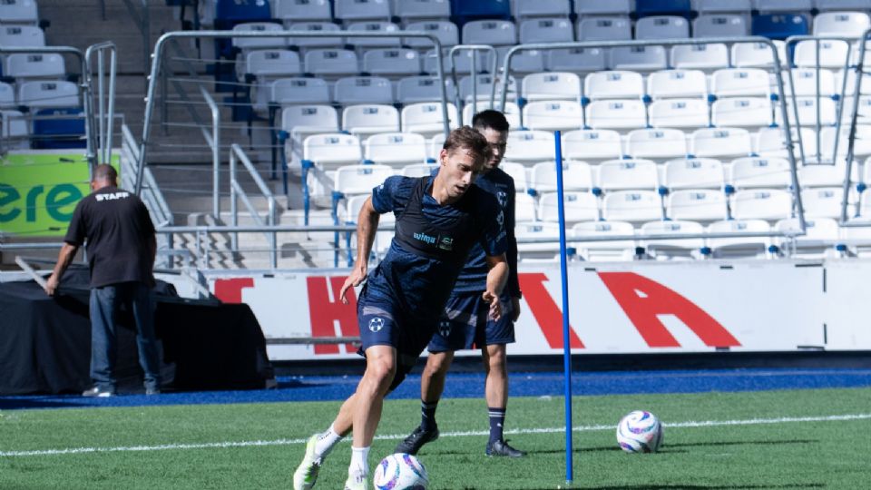 Previo a ser presentado ante los medios y la afición presente en el 'Gigante de Acero', Sergio Canales tuvo su primera sesión de entrenamiento.