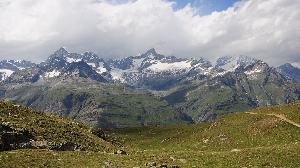 Alpes suizos, zona montañosa ubicada en Europa