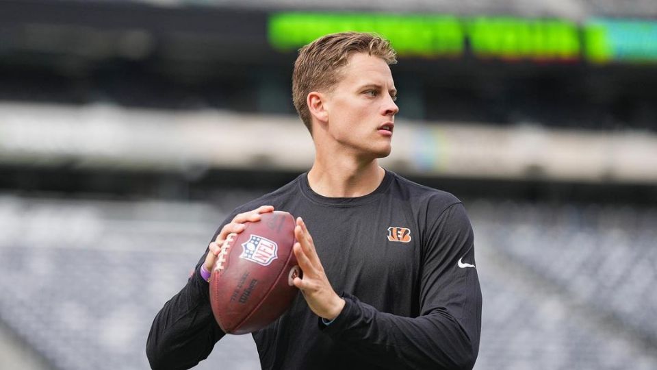 Joe Burrow fue atendido de una molestia en la pantorrilla derecha en el inicio de la pretemporada de los Bengals