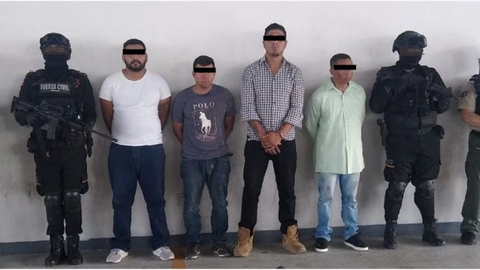 Hombres detenidos en Monterrey