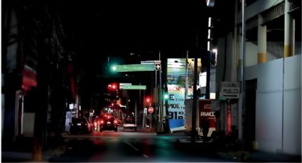 Habitantes del centro de Monterrey sufren por calles sin iluminación