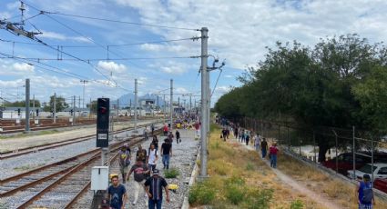 Avería en Metro obliga a pasajeros a bajar en las vías de la estación Talleres