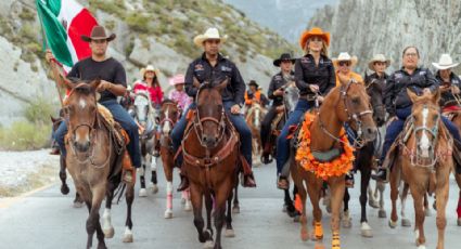 Asisten más de 700 jinetes a la Gran Cabalgata de Santa Catarina