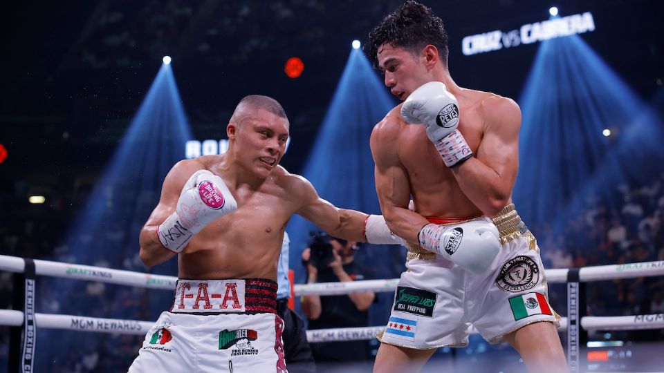 El pugilista mexicano Isaac Cruz fue el ganador en Las Vegas tras vencer por decisión dividida a Giovanni Cabrera y de esta manera quitarle el invicto al boxeador estadounidense.