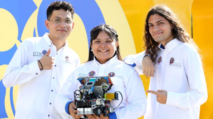 Estudiantes de la UANL crean a 'Pochita’, una robot rescatista