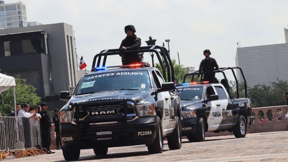 Elementos de Fuerza Civil en el centro de Monterrey