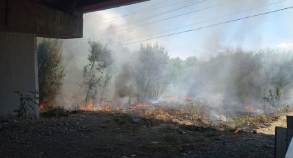 Se registra incendio en río Santa Catarina