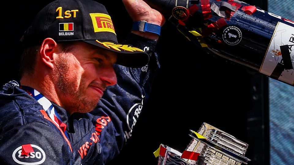 Por segunda semana consecutiva, el trofeo del primer lugar que ganó Max Verstappen en el Gran Premio de Bélgica sufrió daños durante los festejos de Red Bull.