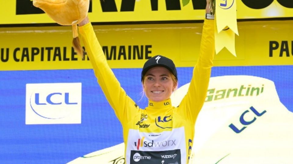 Demi Vollering, del equipo SD Worx, fue la gran ganadora del Tour de Francia.