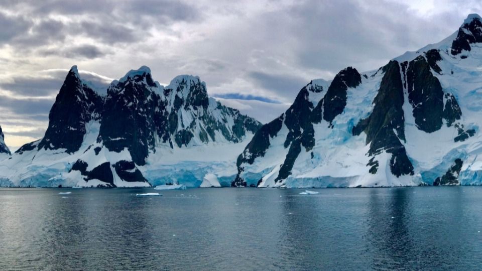 El pedazo de hielo que se perdió representa un aproximado de 1.6 millones de kilómetros cuadrados.